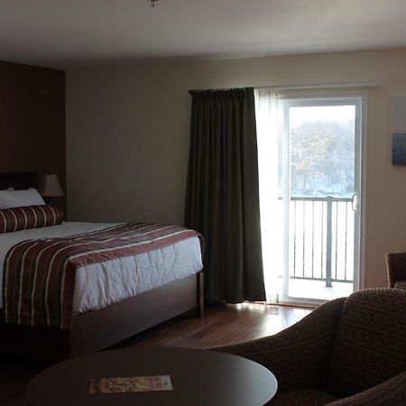 Lanes Riverhouse Inn & Cottages Montague Cameră foto